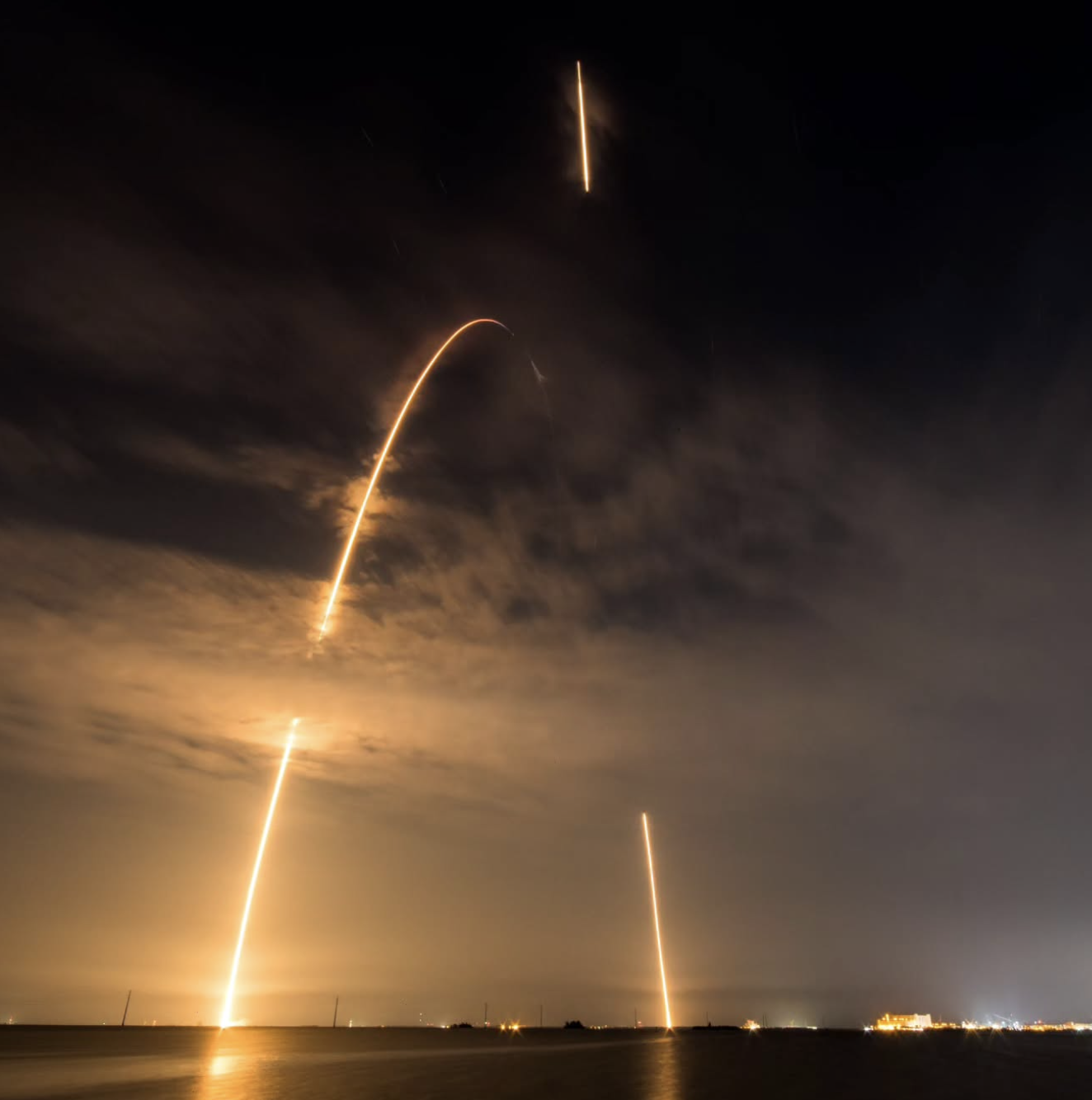 Long Exposure shot of the launch and landing of the Falcon 9 Booster during the NROL-95 mission; Photo: Eric Pearce/Florida Spaceflight