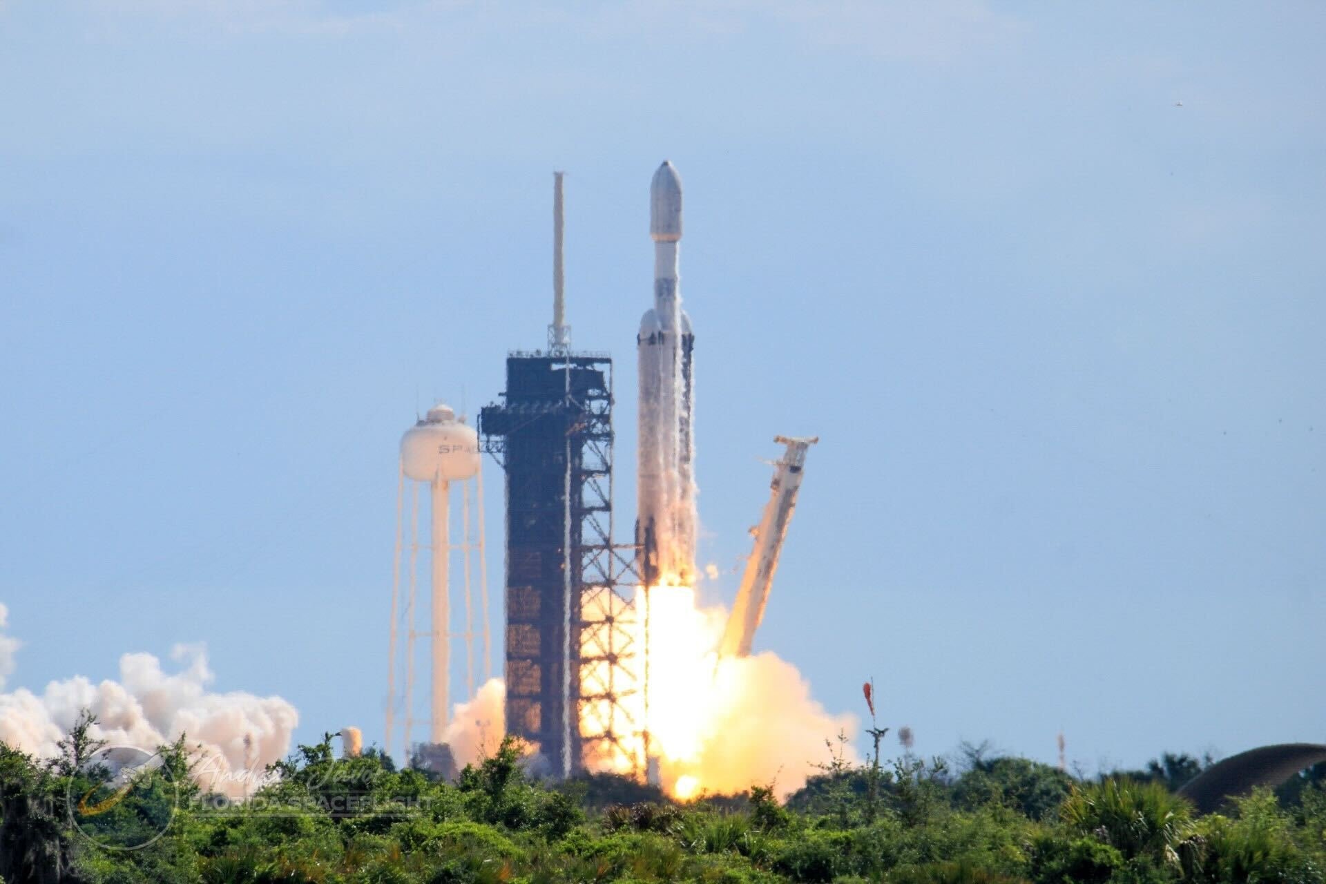 SpaceX Falcon Heavy Rocket launches from LC-39A. Photo: Andrew Javor/Florida Spaceflight