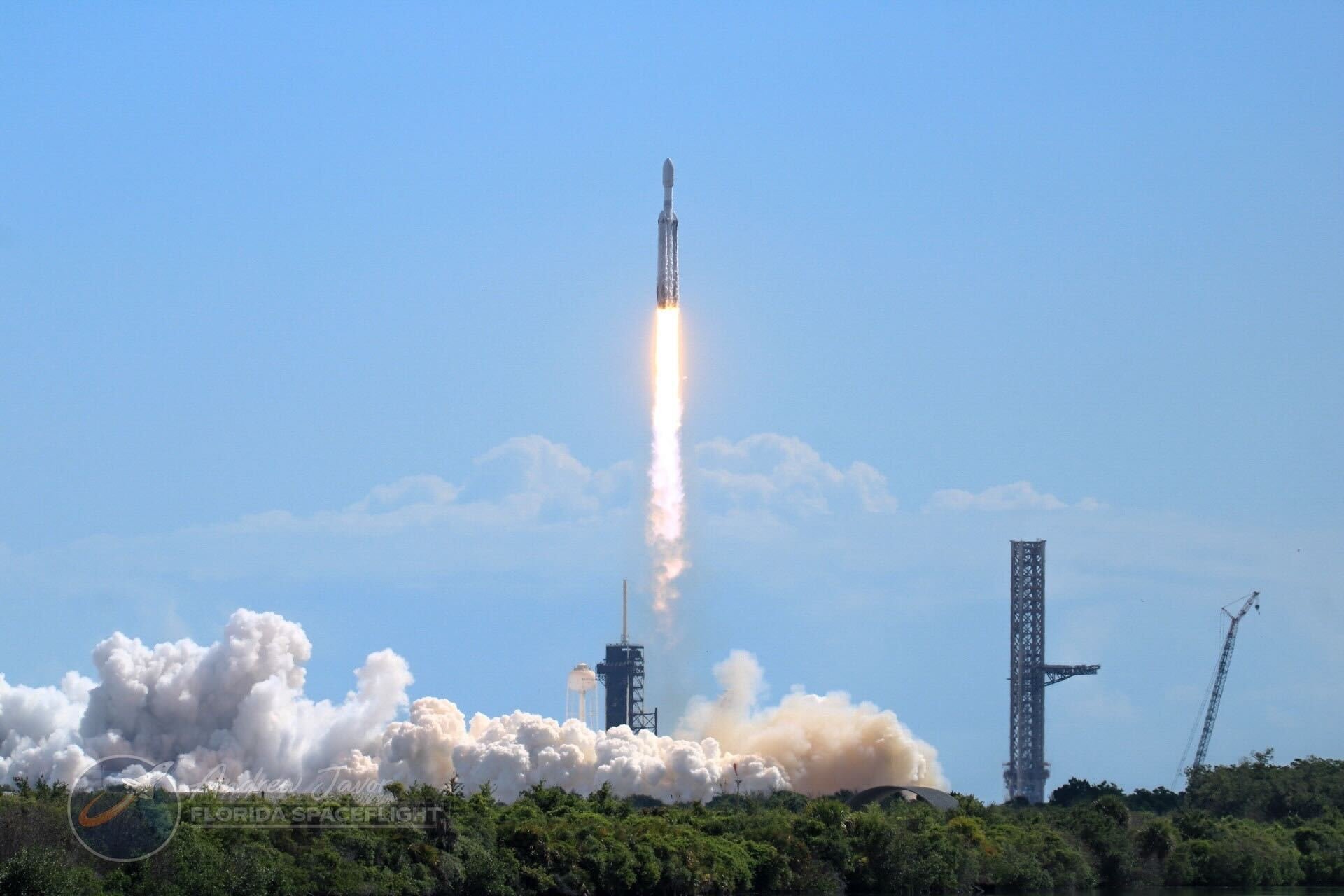 SpaceX Falcon Heavy Rocket launches from LC-39A. Photo: Andrew Javor/Florida Spaceflight