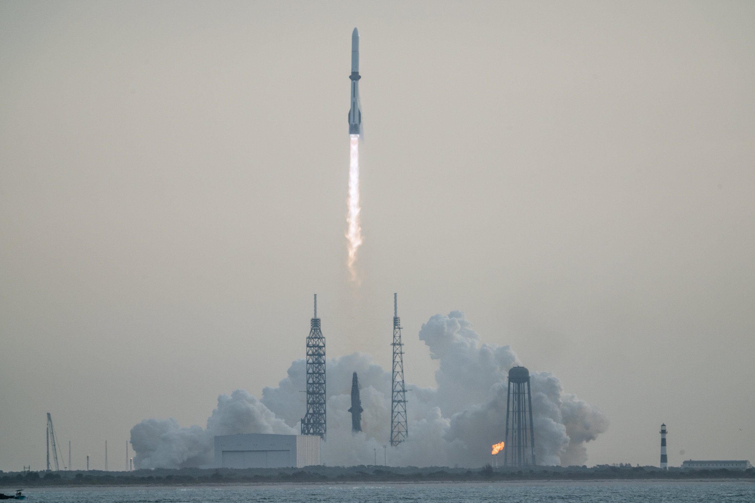 Blue Origin’s New Glenn rocket clears the tower during launch from Cape Canaveral Space Force Station at 7:25 AM EST. Photo: Eric Pearce/Florida Spaceflight